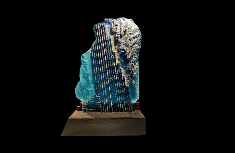 Glass sculptures “earthly”